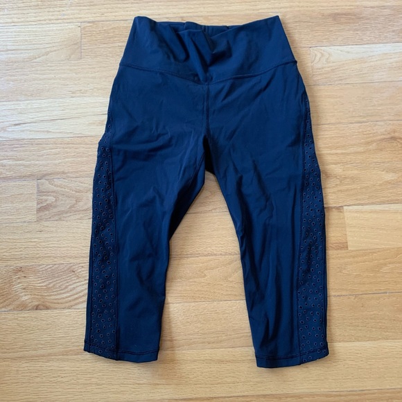 Lululemon black eyelet crop leggings - Picture 4 of 9